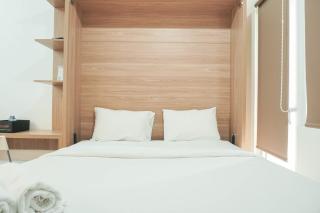 Lovely and Strategic Studio at Green Pramuka Apartment By Travelio - 4