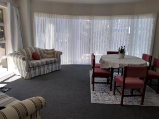 Quiet location with view and public transport - Wellington - 8