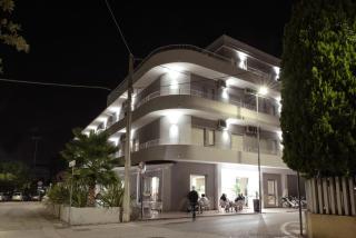 Adria Beach Hotel - Alba Adriatica - 2