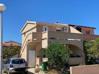 Beachfront Apartment - Vir - 0