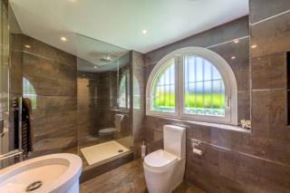Palatial Villa in Hacienda Las Chapas, Marbella - Marbella - 3