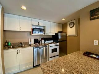 Quiet Hillside Studio - Wifi, Pool, Close to The Village - 7