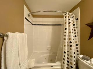 Quiet Hillside Studio - Wifi, Pool, Close to The Village - Blue Mountains - 4