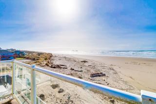 Rockaway Beach Villa - 2