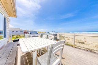 Beach Villa - Four Bedroom - Rockaway Beach - 1