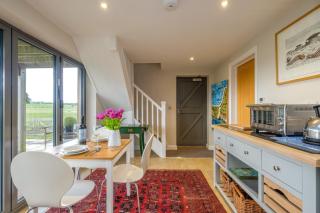 White Cottage Apartment - 3