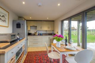 White Cottage Apartment - 2