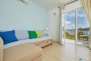 Mljet 2 You - seafront apartment 2+2 - 4