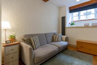 The Shoe Box cottage with allocated parking - 6