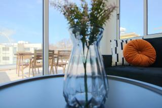 Phaedrus Living: Seaside Modern Flat Lighthouse 63 - 5