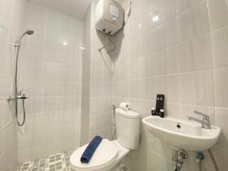 Smart Studio Room Semi Apartment at The Lodge Paskal near BINUS University By Travelio - Bandung - 1