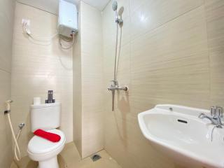 Sunnyside Studio Room at Apartment Gateway Pasteur near Exit Toll Pasteur By Travelio - Bandung - 4