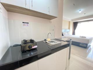 Sunnyside Studio Room at Apartment Gateway Pasteur near Exit Toll Pasteur By Travelio - Bandung - 5