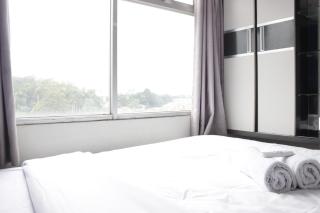 Marvelous & Scenic 2BR at Jarrdin Cihampelas Apartment By Travelio - Bandung - 3