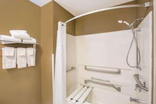 Super 8 by Wyndham Brookings - Brookings - 1