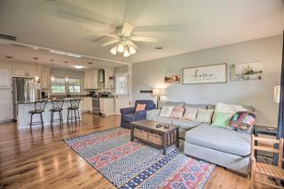 Family-Friendly Getaway with Fire Pit and 2 Kayaks! - 0