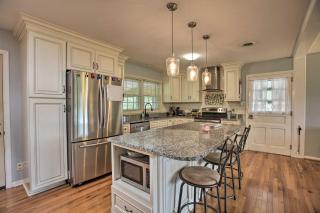 Family-Friendly Getaway with Fire Pit and 2 Kayaks! - 4