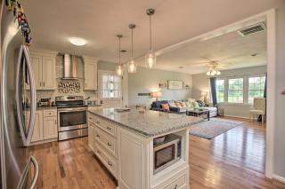 Family-Friendly Getaway with Fire Pit and 2 Kayaks! - 3