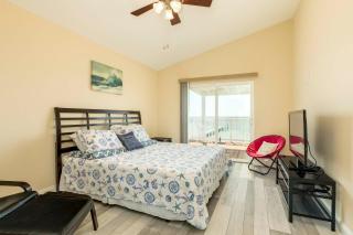 On Galveston Bay Spacious Home with Pier and Grills! - San Leon - 1