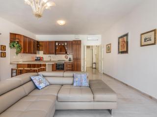 Apartment on Shopping street - 1