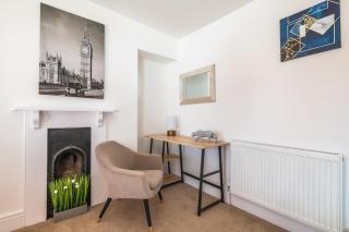 Spacious Contractor House for Large Groups - Private Parking - Northampton - 3