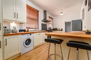 Spacious Contractor House for Large Groups - Private Parking - Northampton - 5