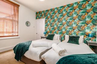 Spacious Contractor House for Large Groups - Private Parking - Northampton - 4