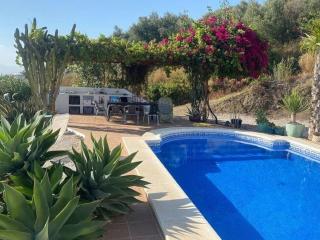 Belvilla by OYO Villa in Arenas with Private Pool - Arenas - 4