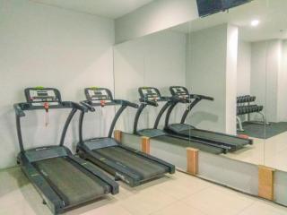 Cozy Stay 2BR Tamansari Mahogany Apartment By Travelio - 3