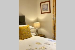 Beautiful 2 Bedroom, 2 Bathroom Flat with Parking. - 2