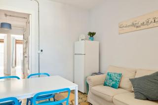 Vintage Blue House with Balcony - Hospitalet de Llobregat - 3