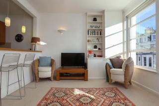 Bright and Spacious 1 Bedroom Apartment in the Heart of Kensington - Londra - 2