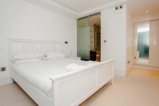 Beautiful Newly Renovated 2 Bed Apartment in Bank - London - 2