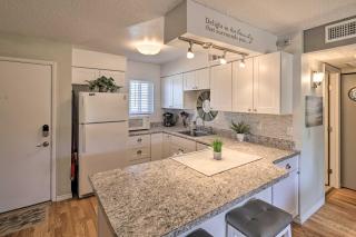 Walk to Lake, Dining and Shops Lake Havasu Condo - 2