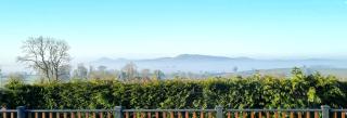 Yaseva Lodge, Stylish Country Retreat for 2, Hot Tub, Exceptional Views! - 8