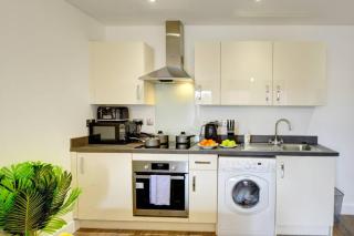 Modern & Stylish 2BR Apartment - Queens House - Coventry - 4