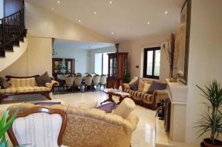 Larnaca Mansion Ideal for 3 Families or more - 9