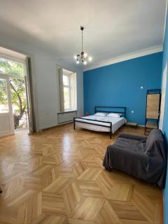 Red door-Room with private bathroom - Tbilisi - 1
