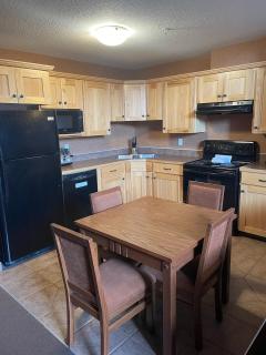 Elkwater Lake Lodge and Resort - Elkwater - 4