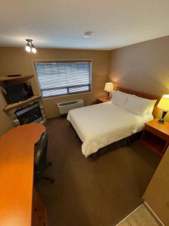 Elkwater Lake Lodge and Resort - Elkwater - 2