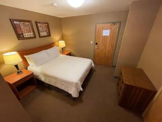 Elkwater Lake Lodge and Resort - Elkwater - 1