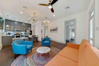 Historic home with heated Mini Pool walking distance to downtown San Antonio! - San Antonio - 0