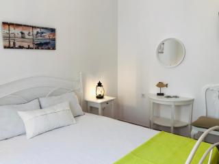 Stylish Home for 6 in Adamas - Adamantas - 9