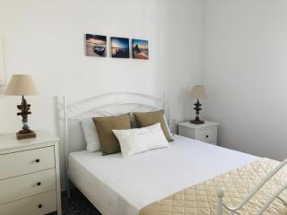 Stylish Home for 6 in Adamas - Adamantas - 3