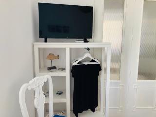 Stylish Home for 6 in Adamas - 2