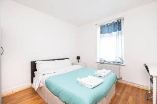 4 Bedrooms Self Catering Dagenham House, Free Wifi & Netfix - Dagenham - 4