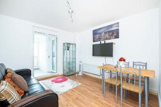 4 Bedrooms Self Catering Dagenham House, Free Wifi & Netfix - Dagenham - 7