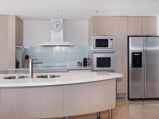 Oceans 201 luxurious beachfront apartment - 3