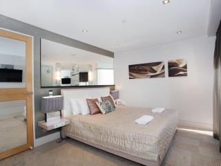 Oceans 201 luxurious beachfront apartment - 1