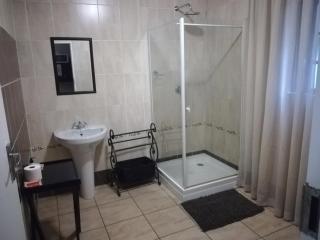 Harties Double Bed 2 Sleeper Room with Shower - 9